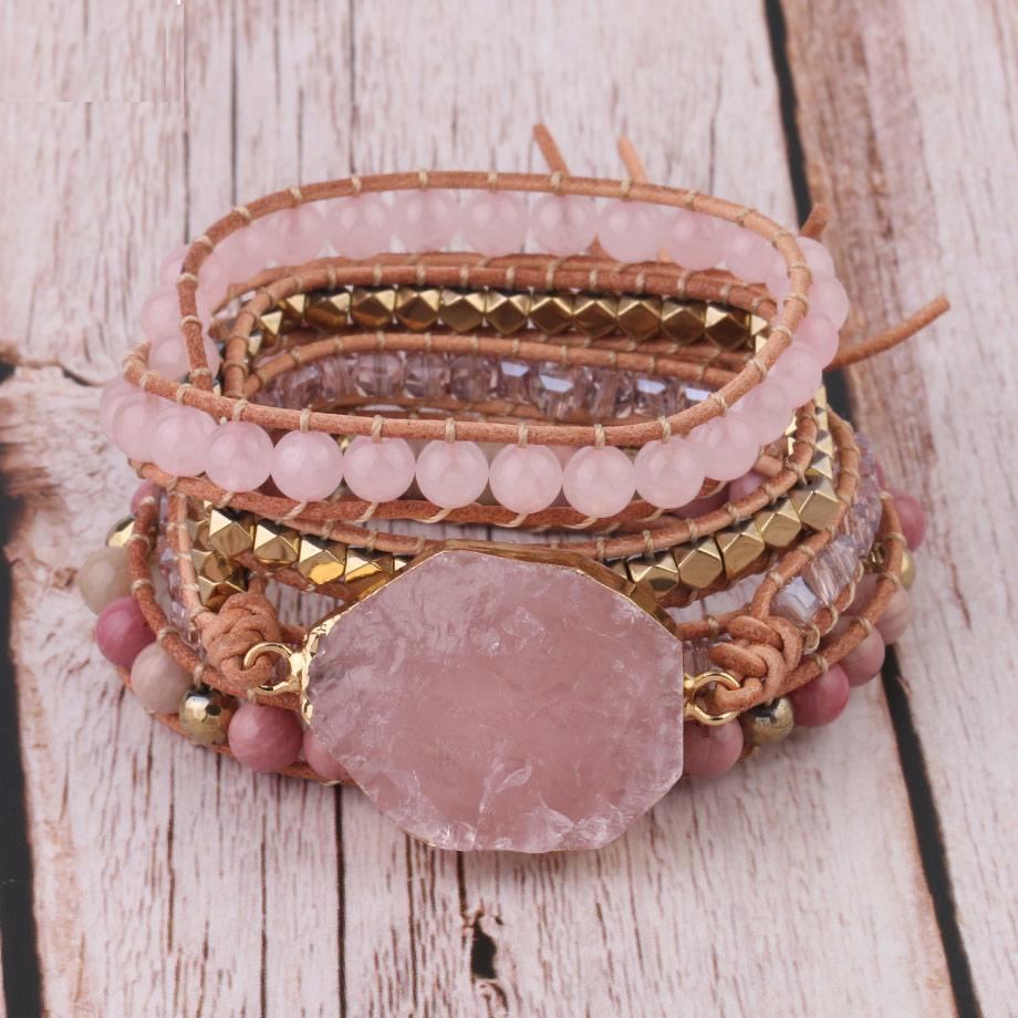 Bracciale dorato con quarzo rosa elegante