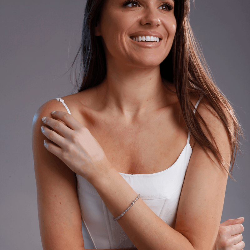 Braccialetto "Eleganza Elevata" con Perle di Labradorite Grigia