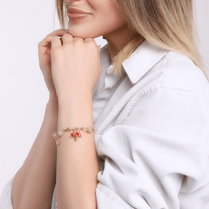 Bracciale "Amore Eterno" di Giada con Ciondolo a Foglia d'Acero