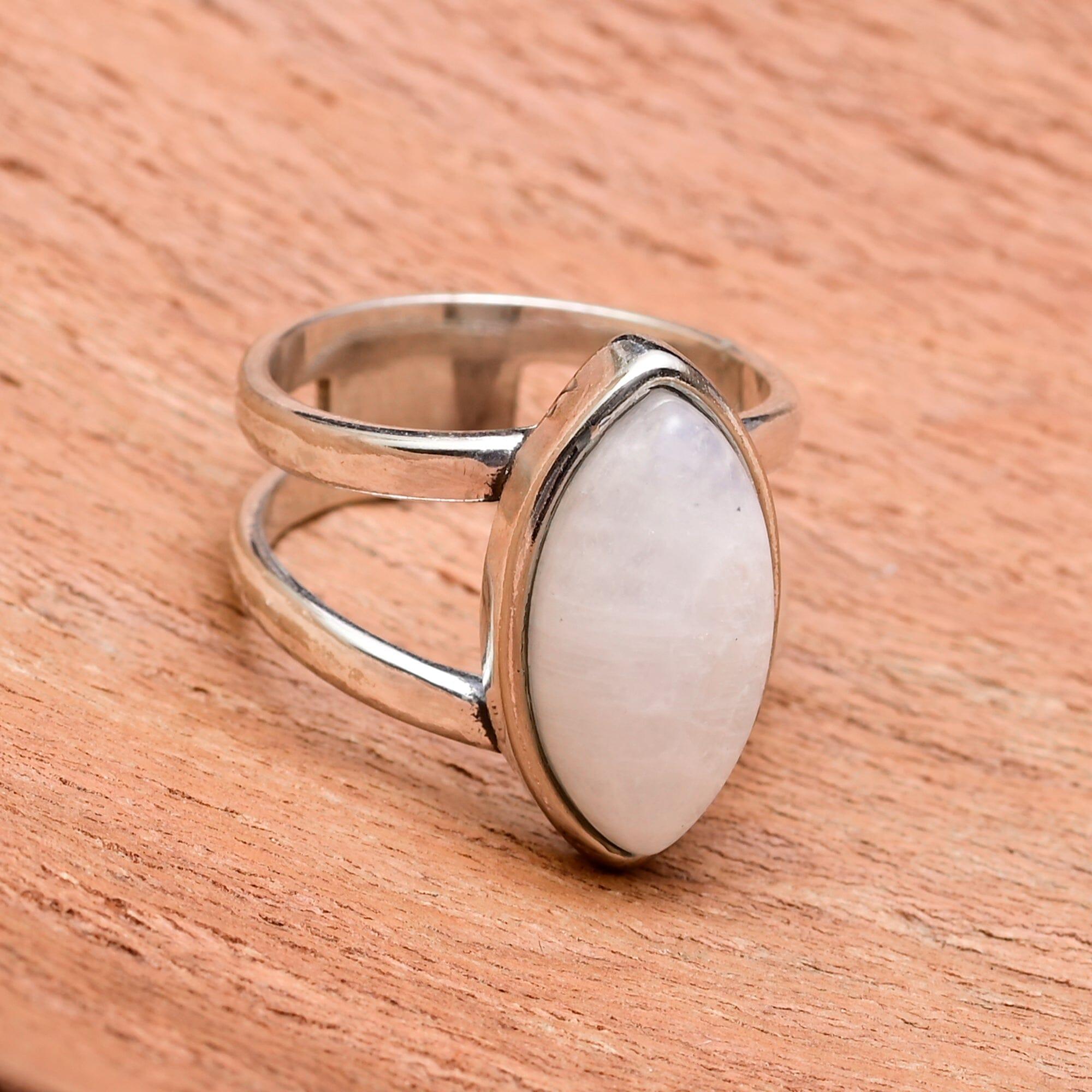 Anello in Pietra Lunare Elegante