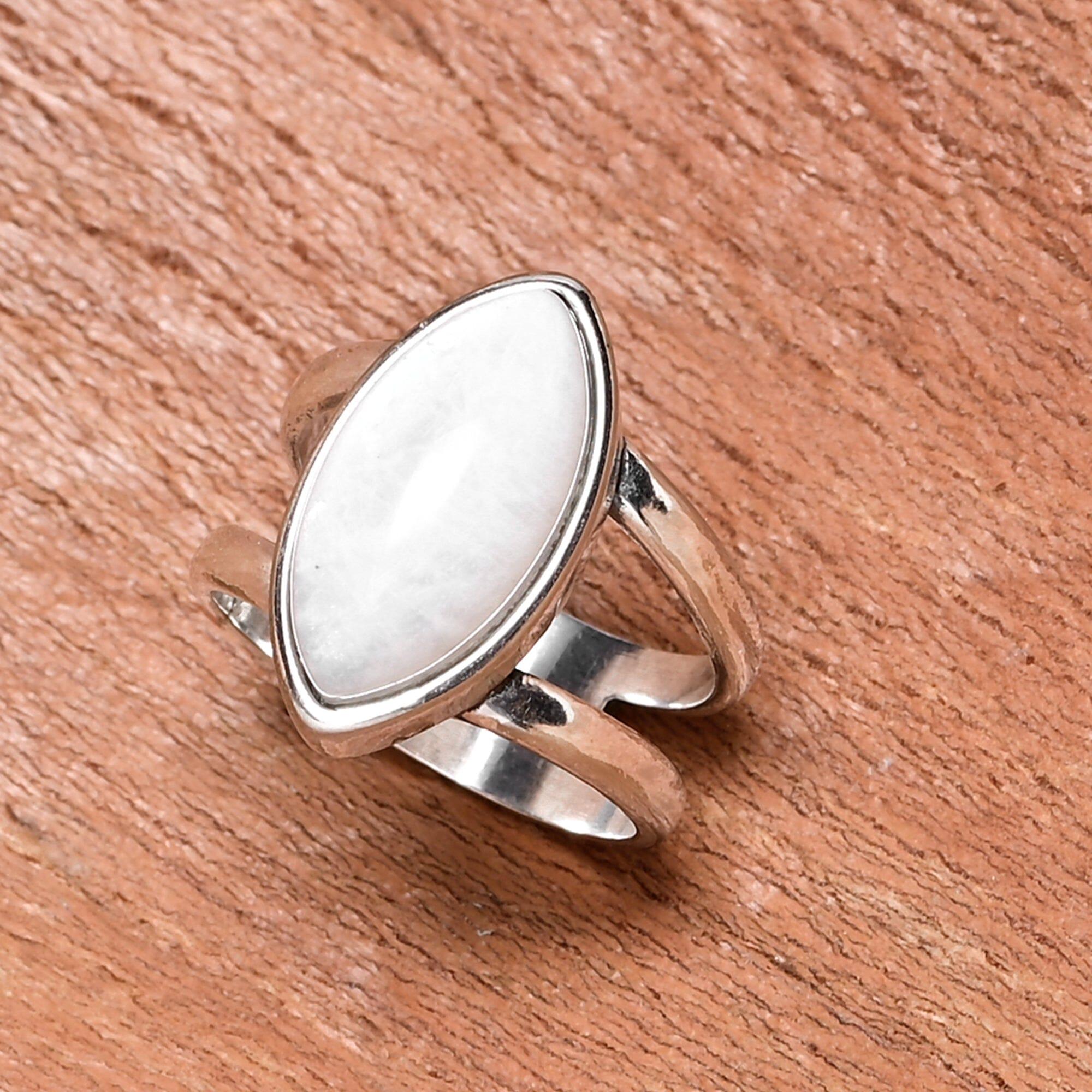 Anello in Pietra Lunare Elegante