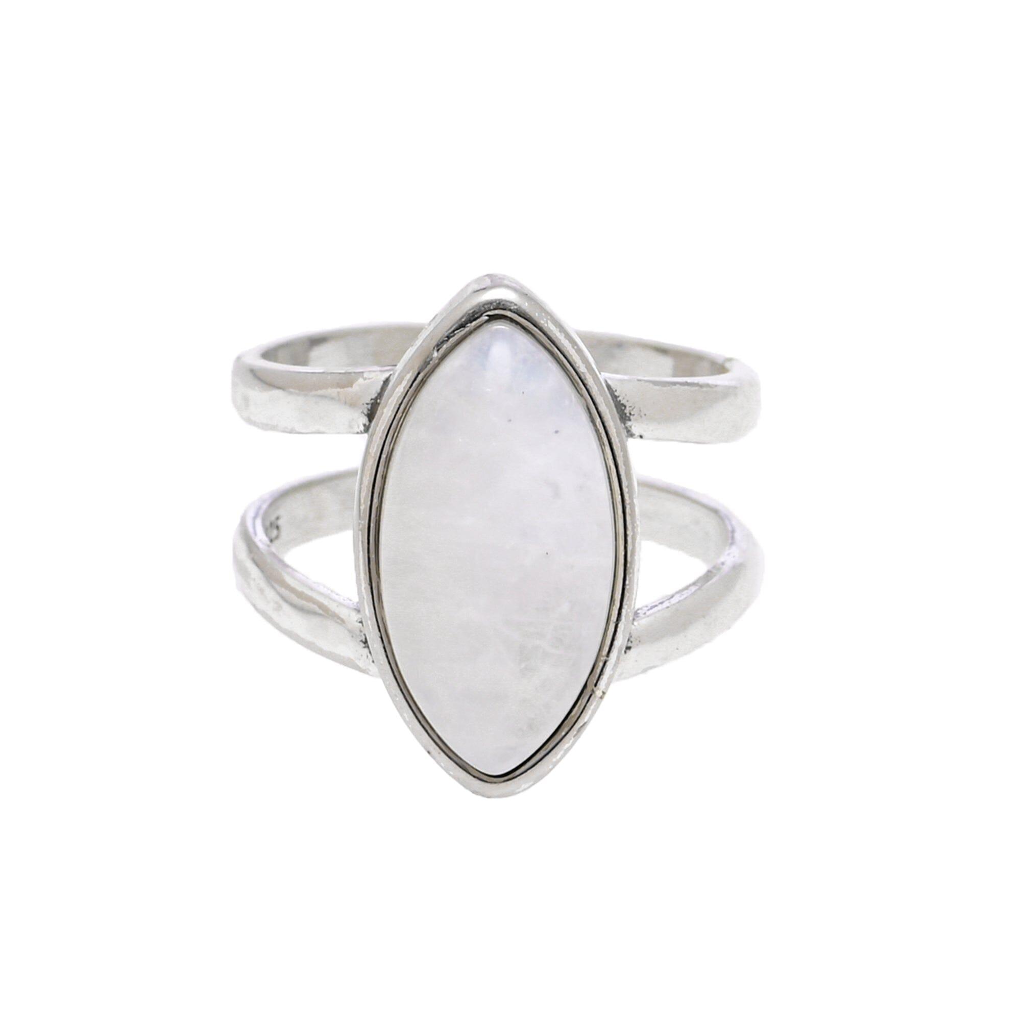 Anello in Pietra Lunare Elegante