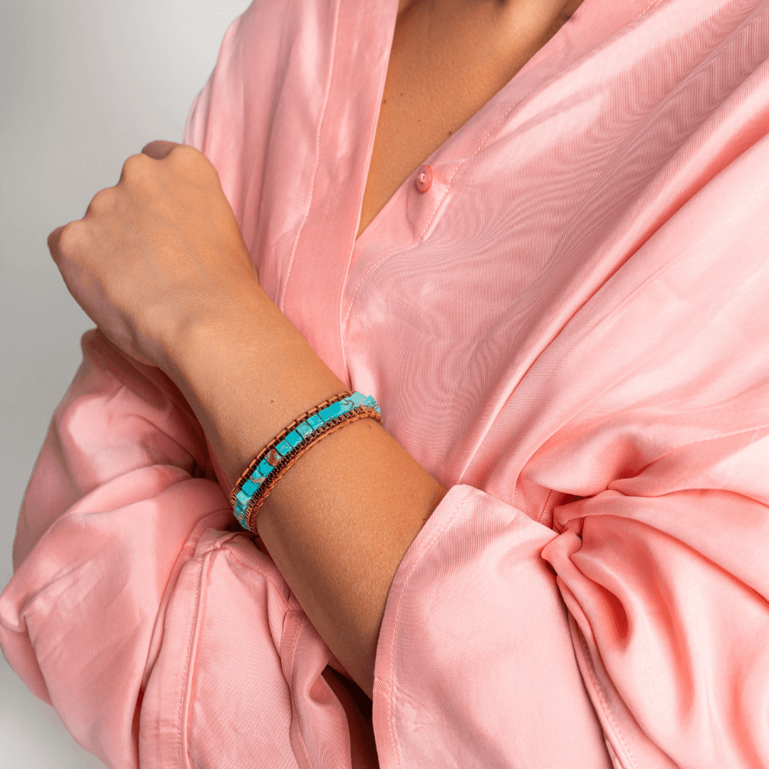 Bracciale "Intreccio Dorato" con Pietre di Turchese