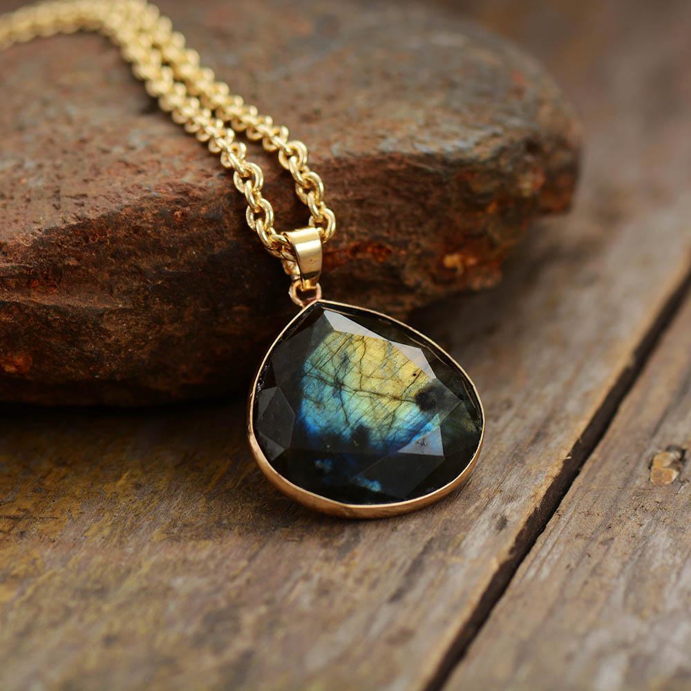 "Riflessi Cosmici" Collana Pendente in Labradorite