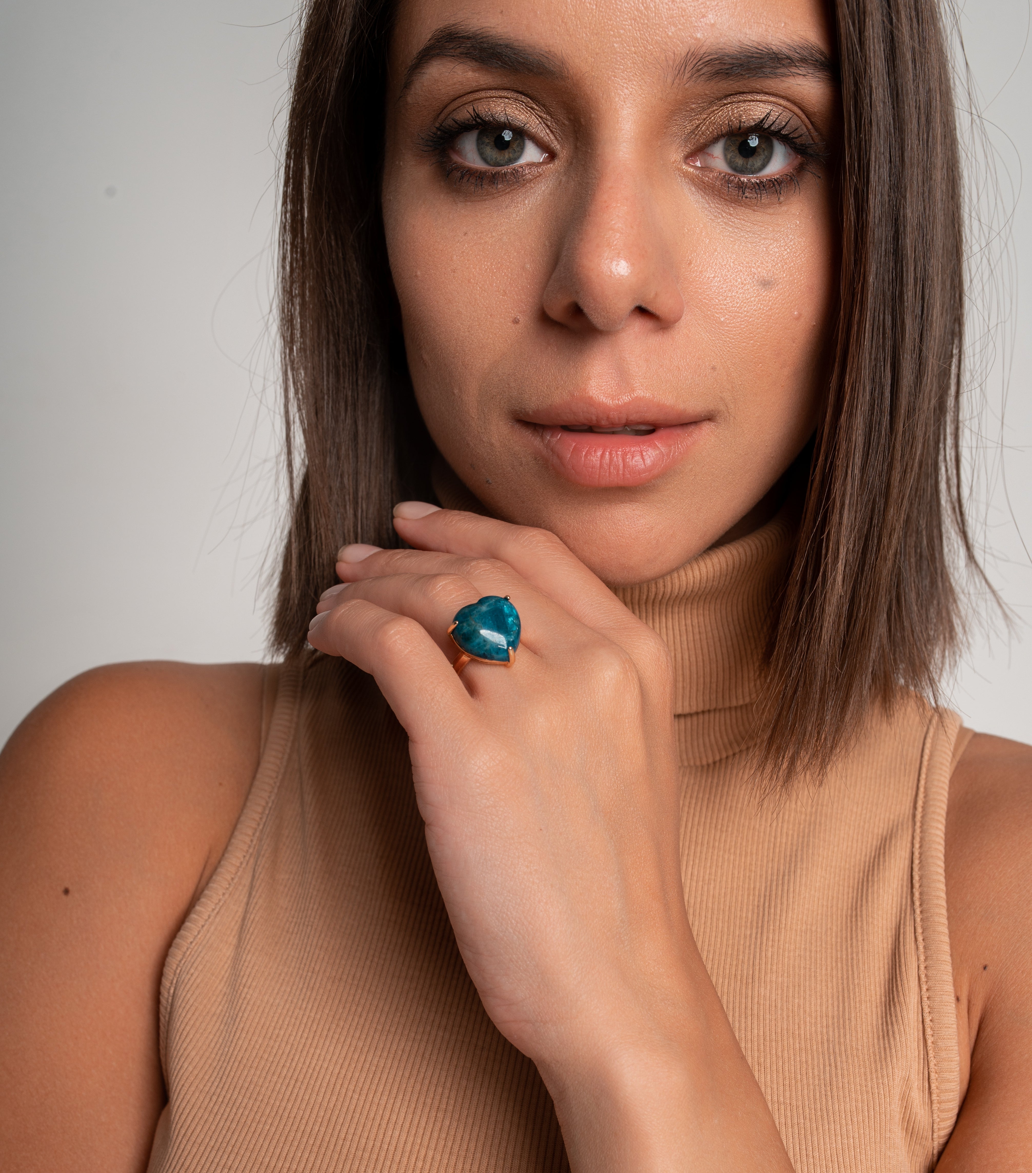 Anello "Cuore di Guarigione" con Pietra a Forma di Cuore