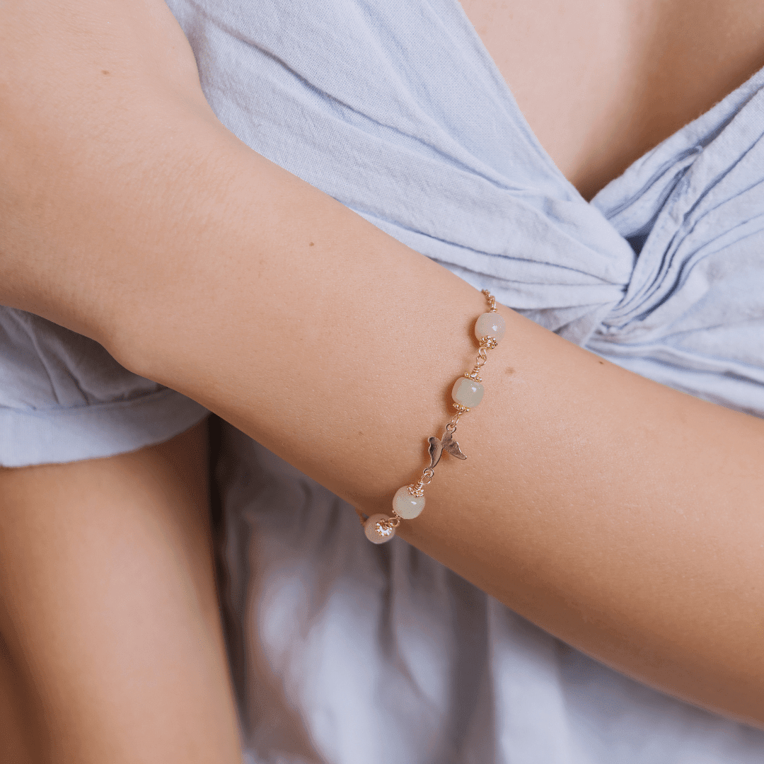 Bracciale Dorato "Ali di Seta" con Farfalla di Giada