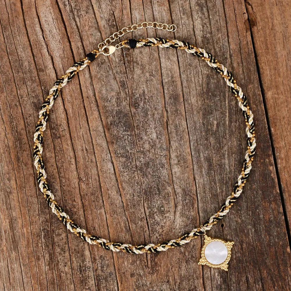 Collana Intrecciata di Conchiglie Bianche "Luce Lunare"