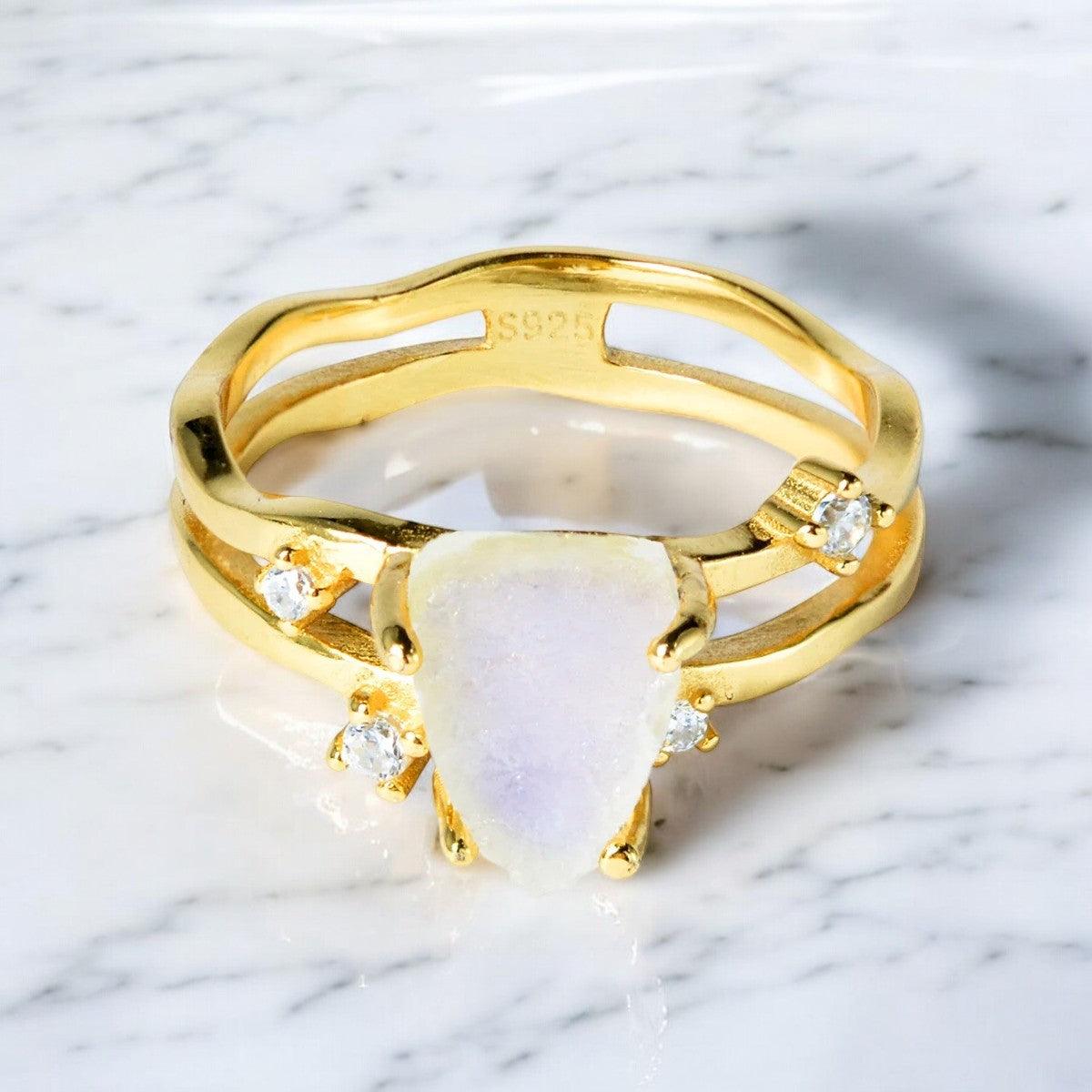 Anello “Sussurro al Chiaro di Luna”