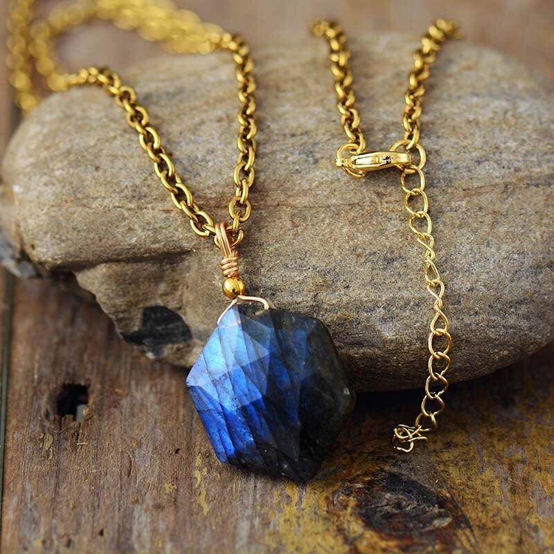 Collana Esagonale con Labradorite "Forza Intensa"