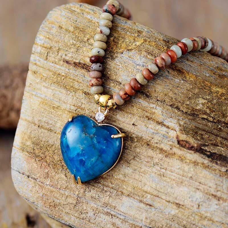 Ciondolo Cuore "Tempeste Notturne" in Apatite e Labradorite con Perline di Diaspro
