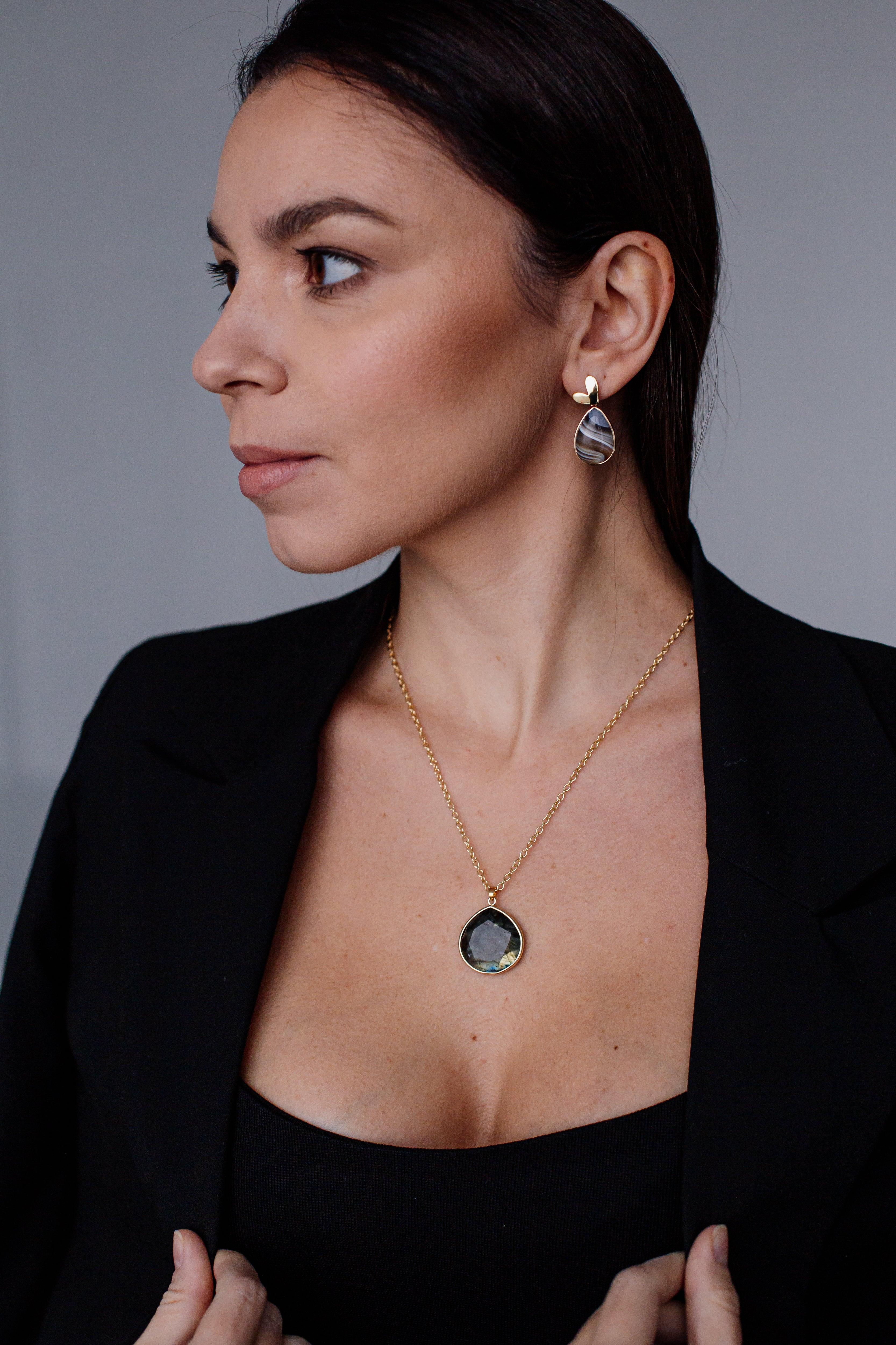 "Riflessi Cosmici" Collana Pendente in Labradorite