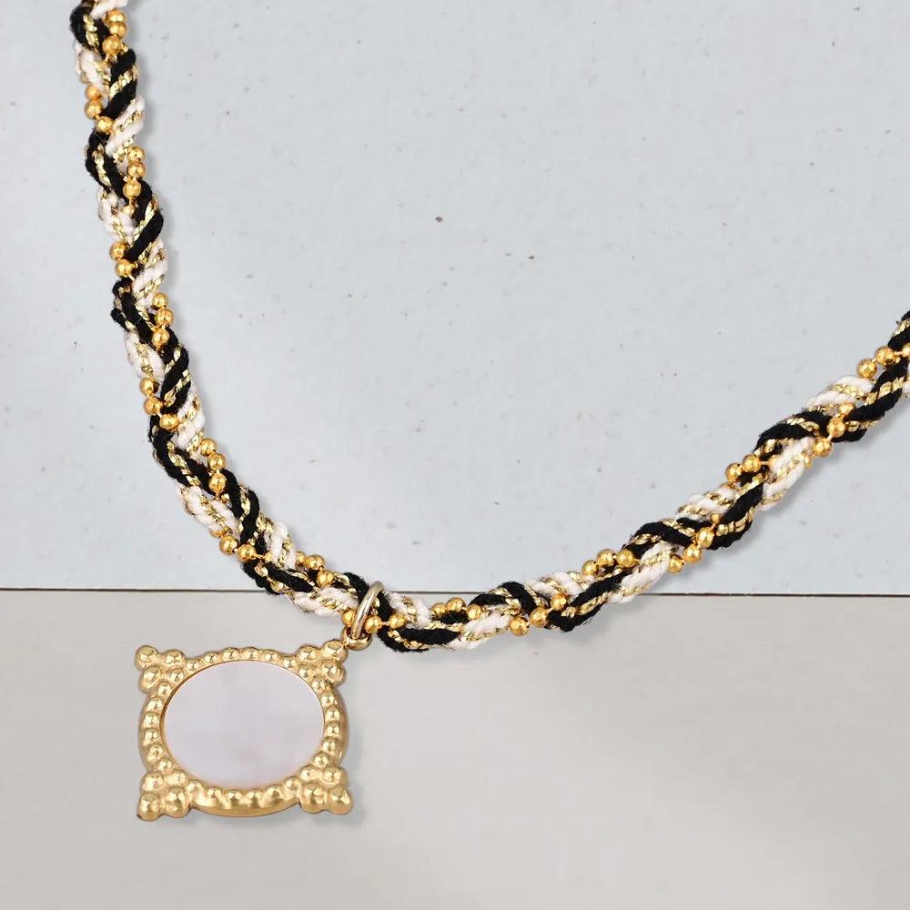 Collana Intrecciata di Conchiglie Bianche "Luce Lunare"