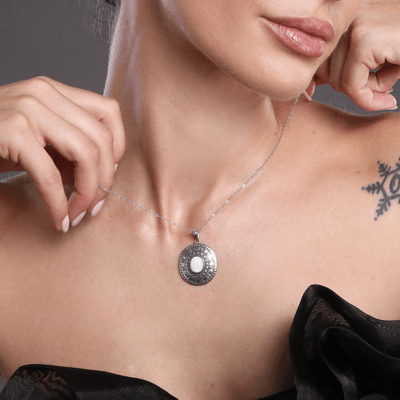 Collana "Yavanna" con Pietra Lunare Ovale