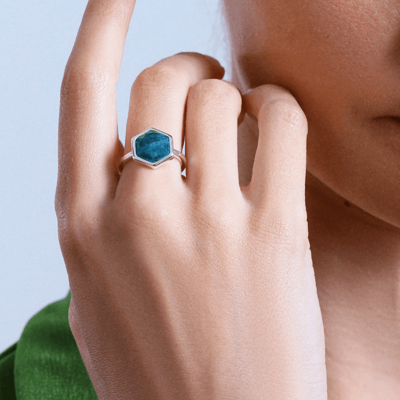 Anello "Serenità Cristallina" in Apatite o Ametista