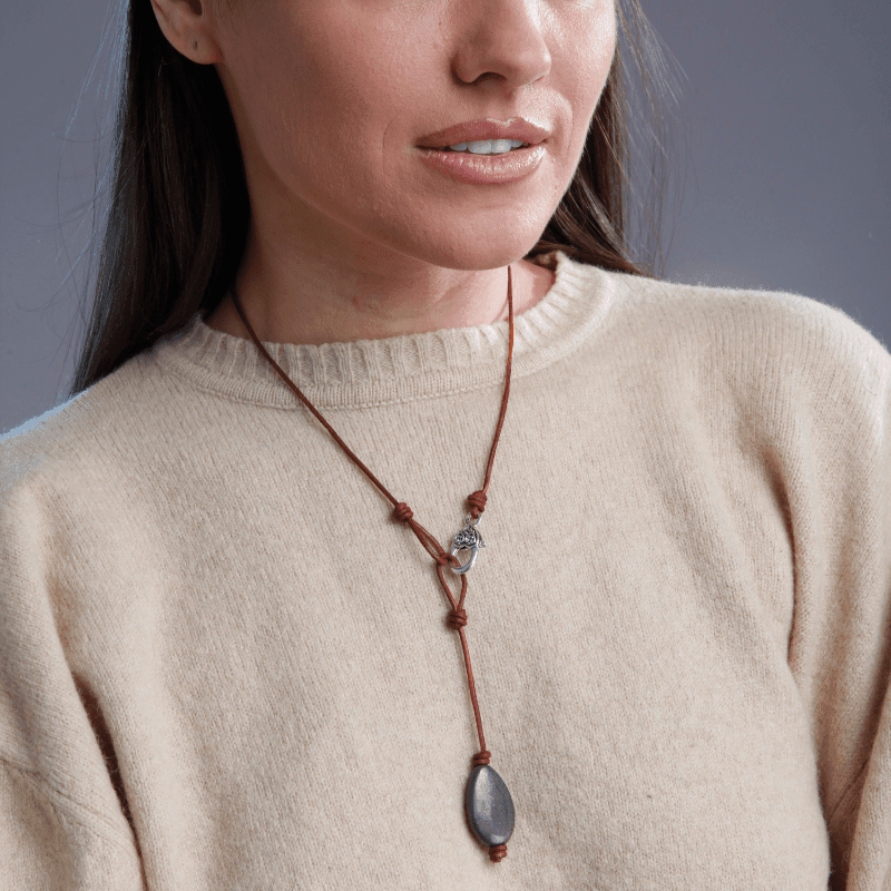 Collana Unisex "Vitalità Luminosa" in Pirite con Frange