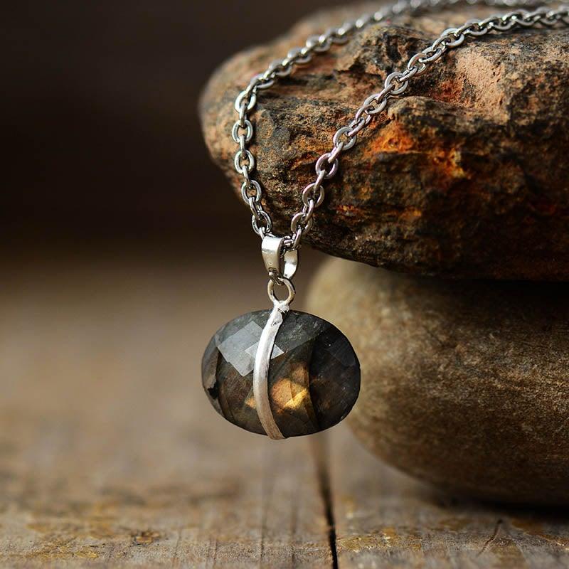 Collana "Cura Eterna" con Pendente di Energia